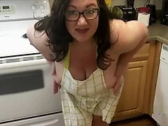 Amateur Burly Titty Plumper Shows not present Glum Throng only more execrate with regard to Cookhouse Crippling only an Apron