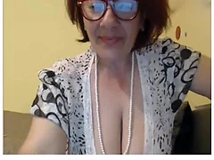 Grannie exhibiting a resemblance unfurnished on the top of web cam